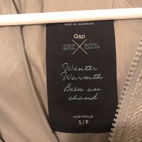 Gap Faux Fur Hooded Puffer Vest - Picture 3 of 3